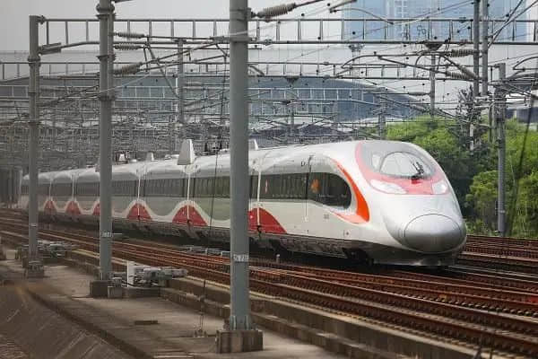 你所乘坐的廣九直通車，即將抵達歷史終點站……
