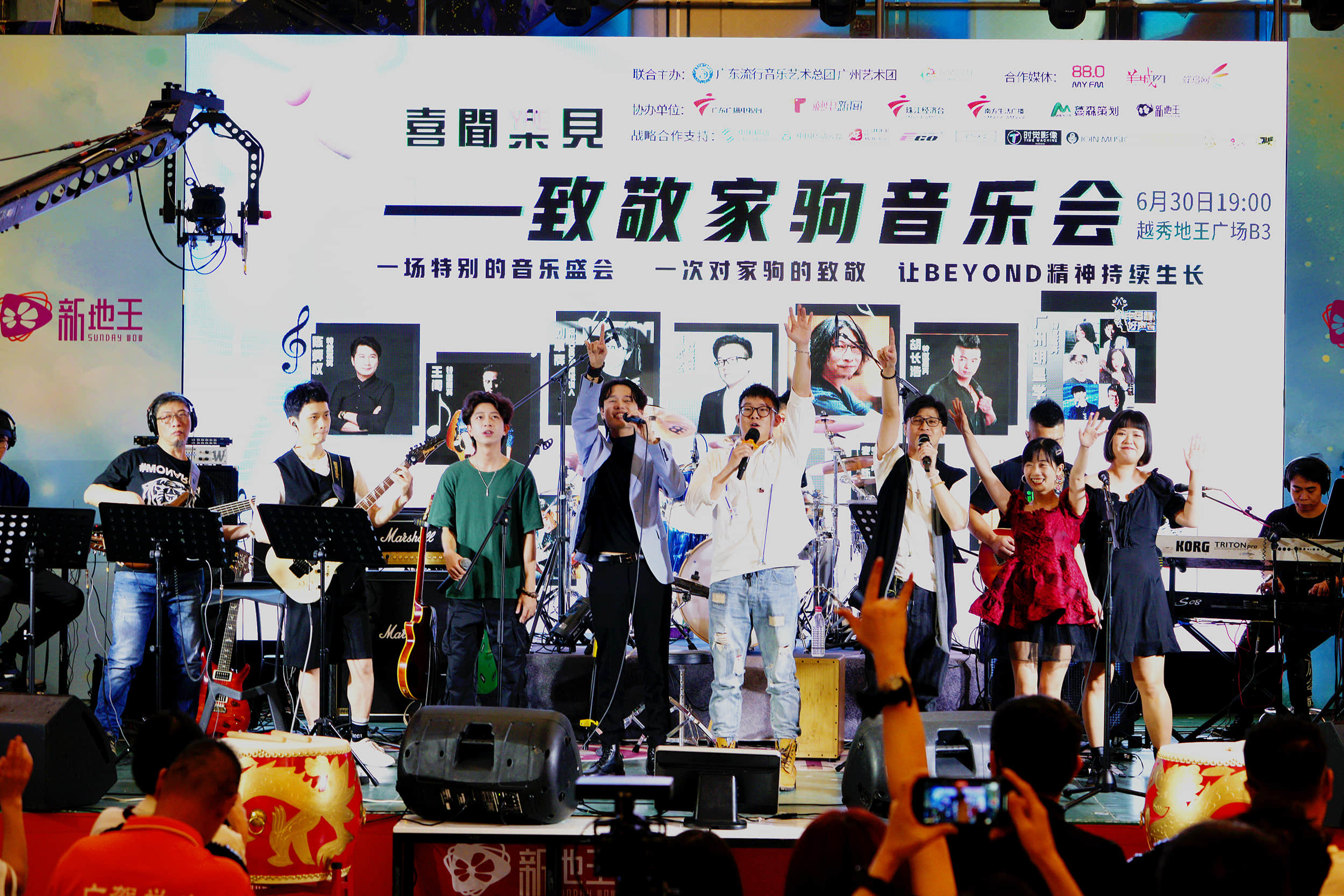 演繹Beyond永不褪色的經(jīng)典，再現(xiàn)家駒海闊天空的情懷，與現(xiàn)場觀眾一起高呼Rock n' Roll