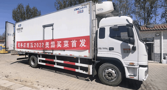 ▲圖為美團(tuán)買菜西瓜運(yùn)輸車輛(圖片來(lái)源:徐寧)