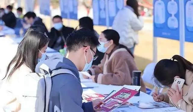00后打工仔整頓職場(chǎng)：你是開心還是擔(dān)心？