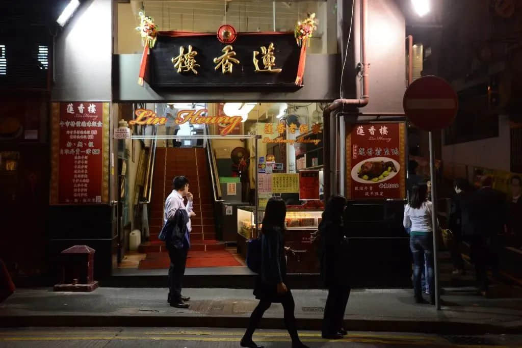 多少老字號(hào)熬過了八年抗戰(zhàn)，卻倒在了兩年疫情之中……