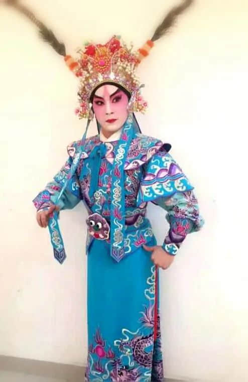蘇連兒的戲服繡品藝術(shù)創(chuàng)作生涯 || 莫澤輝 蘇連兒的戲服繡品藝術(shù)創(chuàng)作生涯 || 莫澤輝