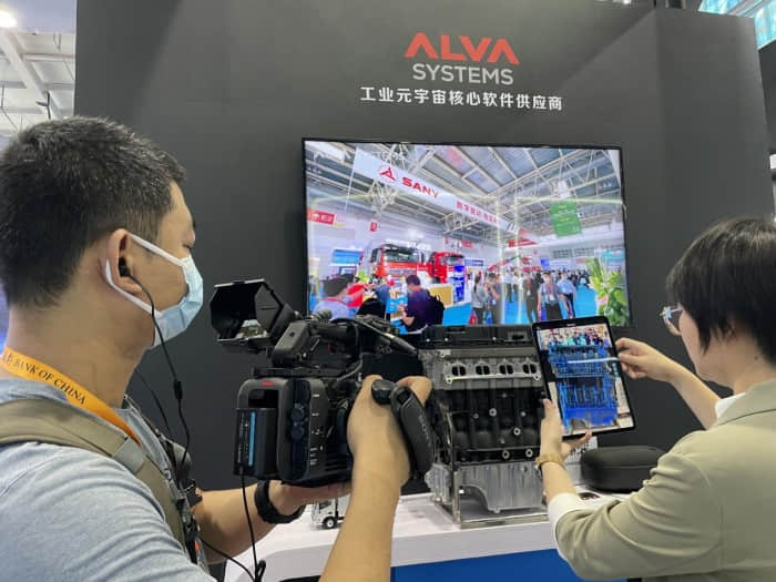 (央視記者服貿(mào)會(huì)現(xiàn)場(chǎng)體驗(yàn)ALVA Systems模型識(shí)別算法)