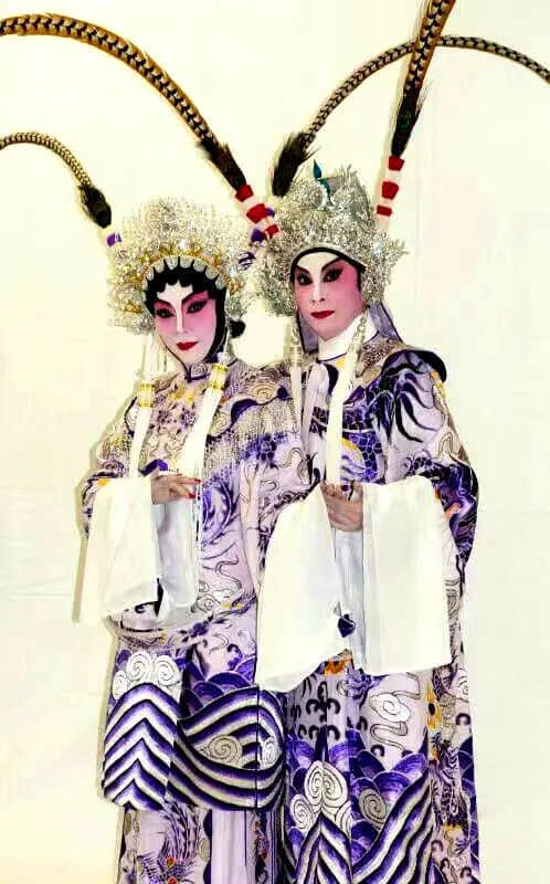 蘇連兒的戲服繡品藝術(shù)創(chuàng)作生涯 || 莫澤輝 蘇連兒的戲服繡品藝術(shù)創(chuàng)作生涯 || 莫澤輝