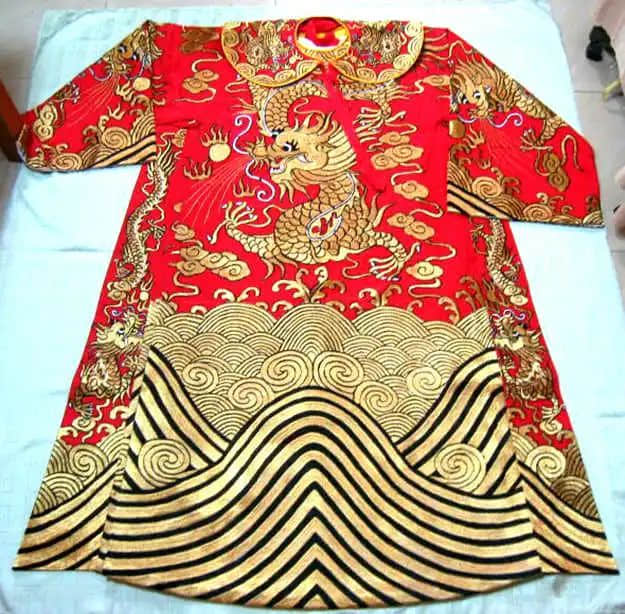 蘇連兒的戲服繡品藝術(shù)創(chuàng)作生涯 || 莫澤輝 蘇連兒的戲服繡品藝術(shù)創(chuàng)作生涯 || 莫澤輝