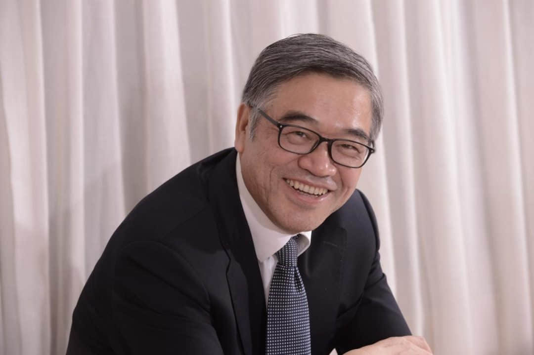 男人帶著領(lǐng)帶

描述已自動生成