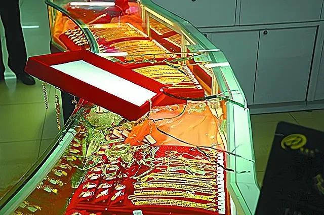 咪郁！打劫！香港的鐘表金鋪為何總是劫案頻頻？