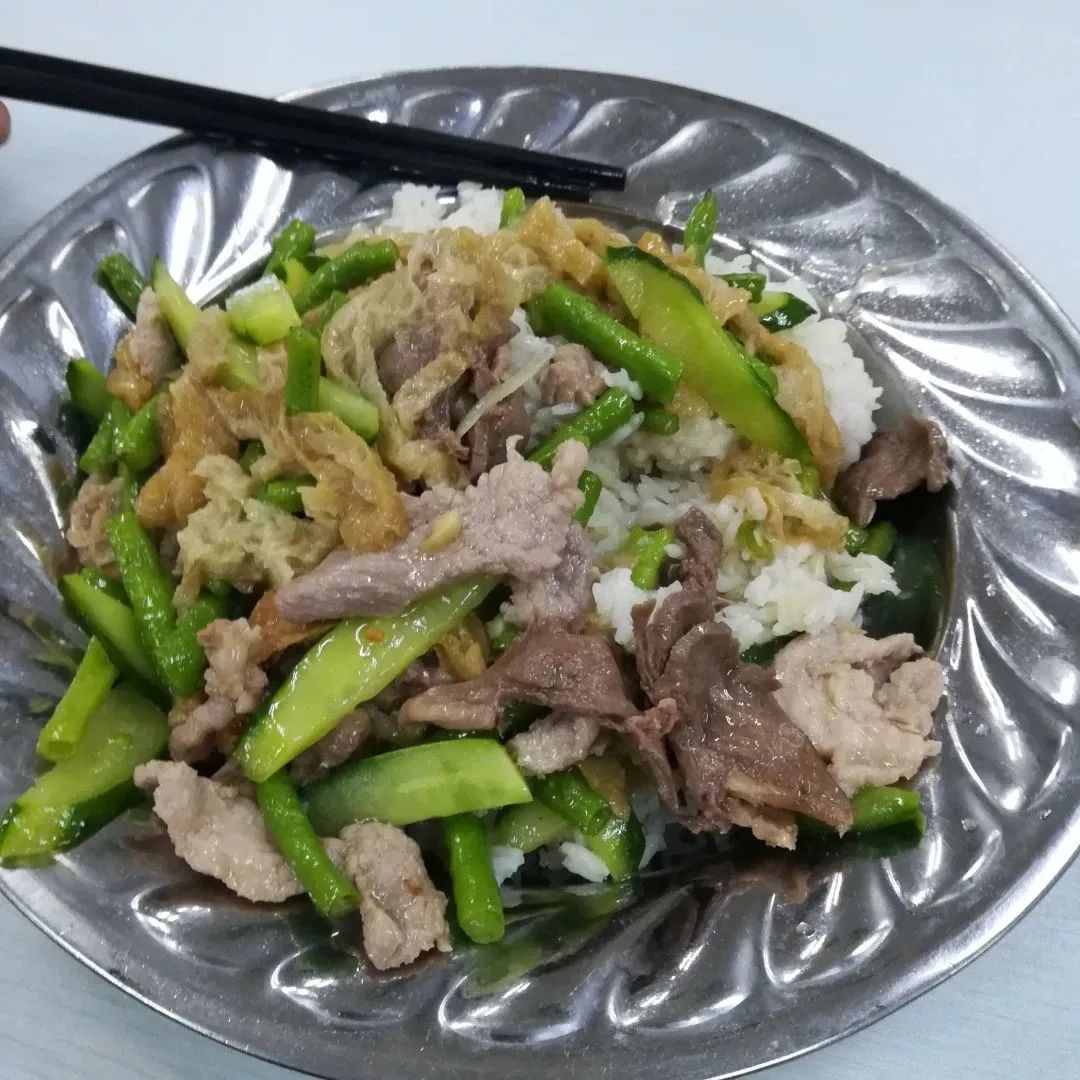 疫情下的大學(xué)生：封了，也“瘋”了？