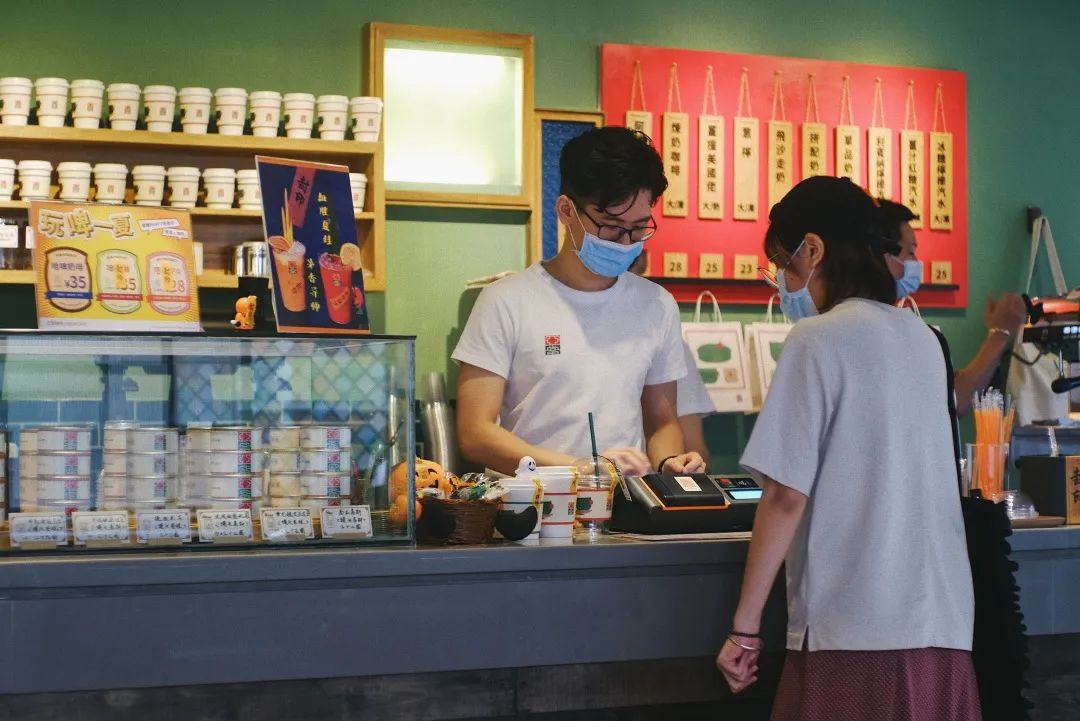 疫情反復(fù)暴擊餐飲業(yè)，但廣州的咖啡店為何越開(kāi)越多？