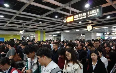 硫酸都可以帶上地鐵，那安檢意義何在？