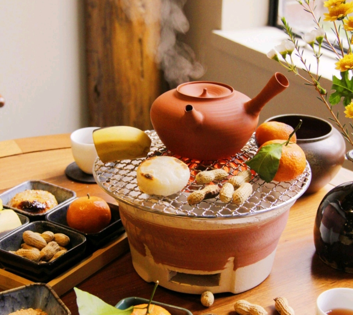 ▲中式茶館推出圍爐煮茶服務(wù)新體驗(yàn)，氛圍感滿滿。受訪者供圖