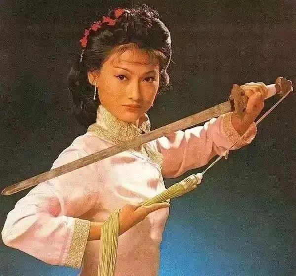 楊紫瓊金球封后：“打女”為何更難成名？