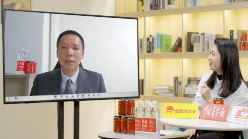 加多寶集團北京工廠質量管理工程師 ?鄒省雄 參與《青年茶座》