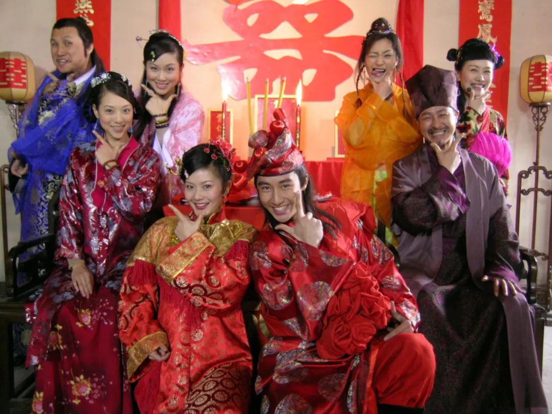每逢春節(jié)就洗腦循環(huán)，為什么粵語歌壇盛產(chǎn)賀年歌？