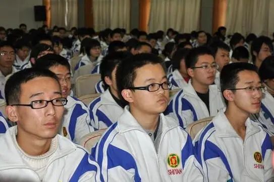 禁止未成年人進入KTV，是合理保護還是矯枉過正？