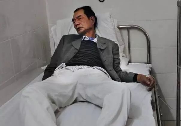 廣州區(qū)伯肺癌病重:一位飽受爭議的公民逐漸被遺忘 廣州區(qū)伯肺癌病重:一位飽受爭議的公民逐漸被遺忘