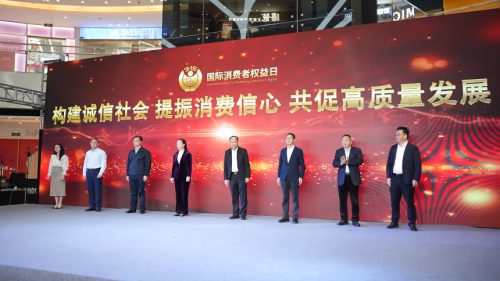 啟動儀式東方眼鏡創(chuàng)始人宋寧出席會議并代表企業(yè)發(fā)言，
