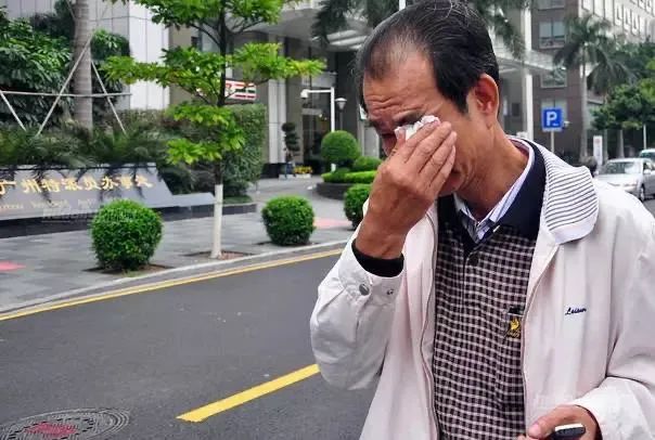 廣州區(qū)伯肺癌病重:一位飽受爭議的公民逐漸被遺忘 廣州區(qū)伯肺癌病重:一位飽受爭議的公民逐漸被遺忘
