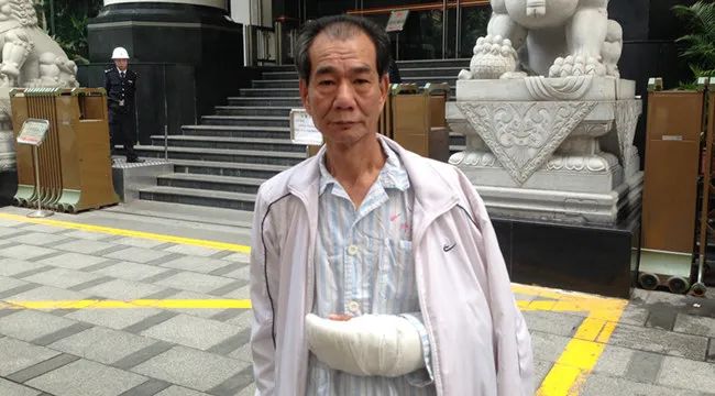 廣州區(qū)伯肺癌病重:一位飽受爭議的公民逐漸被遺忘 廣州區(qū)伯肺癌病重:一位飽受爭議的公民逐漸被遺忘