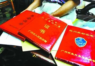 廣州區(qū)伯肺癌病重:一位飽受爭議的公民逐漸被遺忘 廣州區(qū)伯肺癌病重:一位飽受爭議的公民逐漸被遺忘