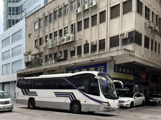內(nèi)地平價旅游團逼爆香港：公廁前吃杯面，一天跑12個景點