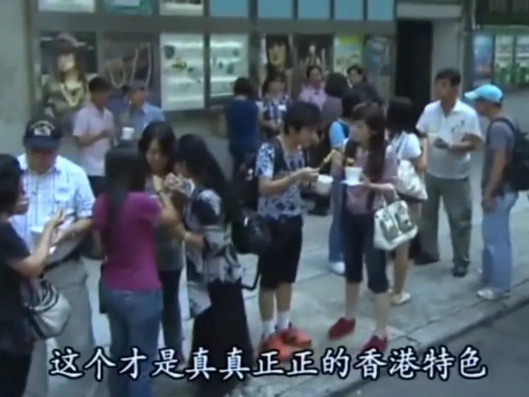 內(nèi)地平價旅游團逼爆香港：公廁前吃杯面，一天跑12個景點