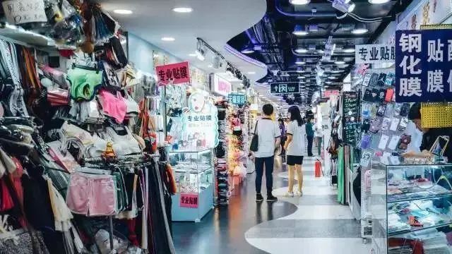 《天生快活人》流行前線直播室告別，中山三商圈還能“回潮”嗎？
