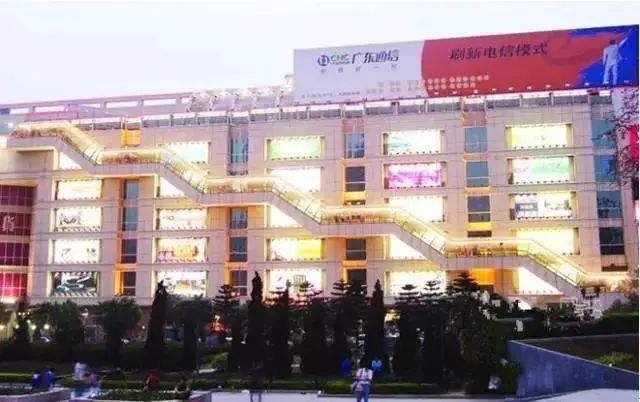 《天生快活人》流行前線直播室告別，中山三商圈還能“回潮”嗎？
