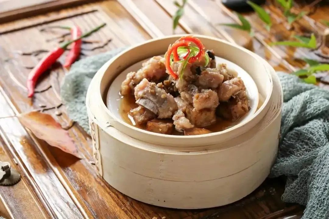 面對(duì)白切雞壽司，愛吃粵菜和日料的廣東人都沉默了