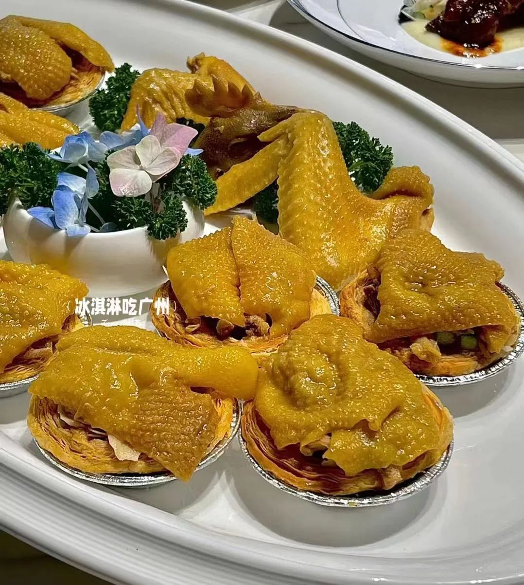面對(duì)白切雞壽司，愛吃粵菜和日料的廣東人都沉默了