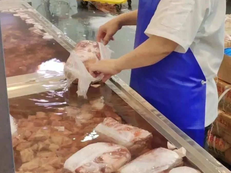 預制菜進學生飯?zhí)?，家長擔心的只是“科技與狠活”嗎？