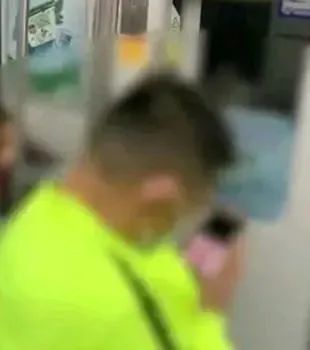 地鐵中的手機(jī)屏幕，究竟是公域還是私域？