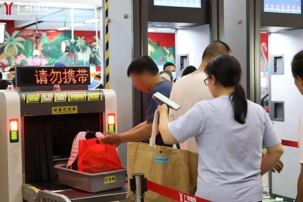 廣東開通寵物專線，你愿意和貓狗同坐一車嗎？