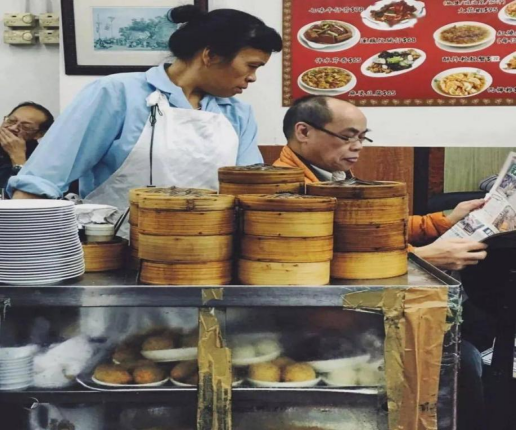 外地游客抱怨：茶樓要收茶位費，點心標(biāo)價眼花繚亂？