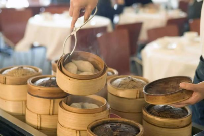 外地游客抱怨：茶樓要收茶位費，點心標(biāo)價眼花繚亂？