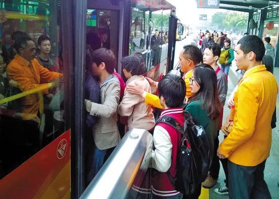 102路擬停運，“孖辮”無軌電車未來會被淘汰嗎？