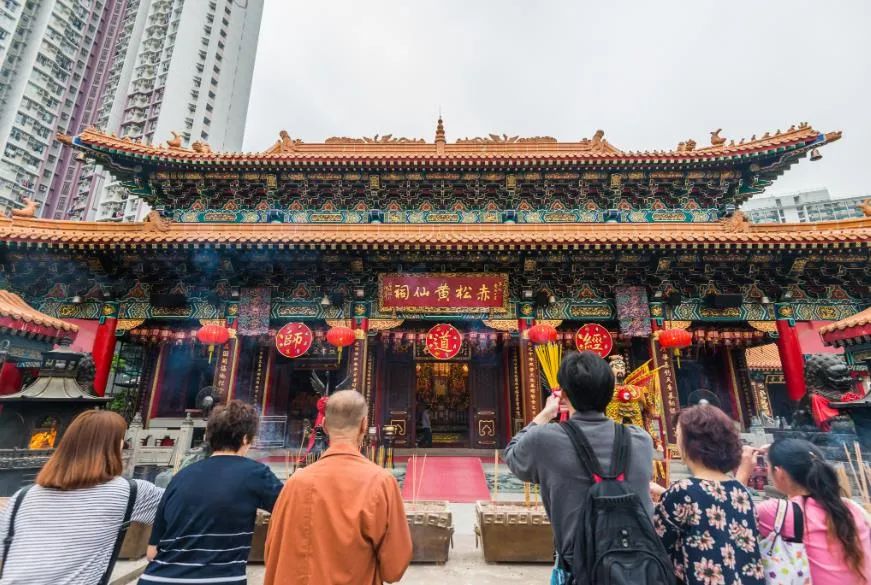 廣州出生的著名演員，香港逝世后成為神仙