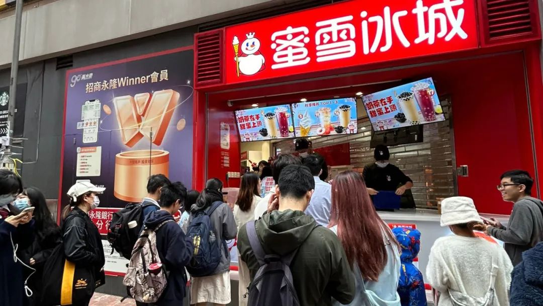 以前港式茶餐廳組團(tuán)北上，如今內(nèi)地網(wǎng)紅餐飲橫掃香港？
