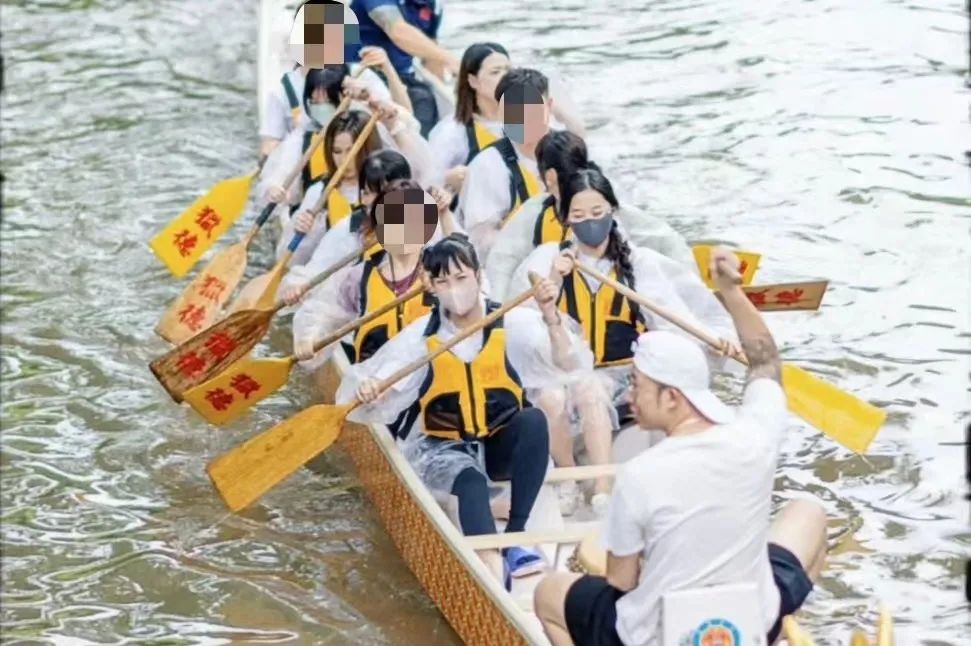 獵德龍舟變成比堅尼女郎的打卡道具，合適嗎？