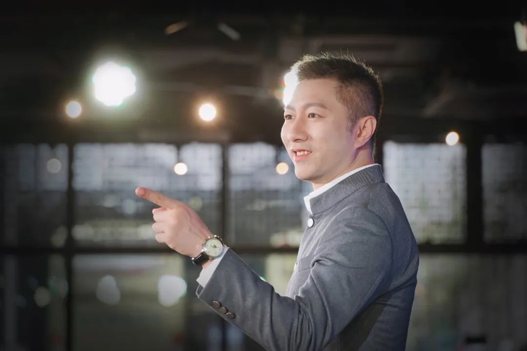 阿媽教我：熟讀唐詩三百首，唔會吟詩也會偷