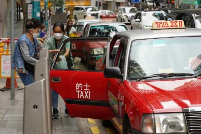 香港的士司機(jī)對(duì)內(nèi)地人態(tài)度差？不，對(duì)本地人都平等地差！