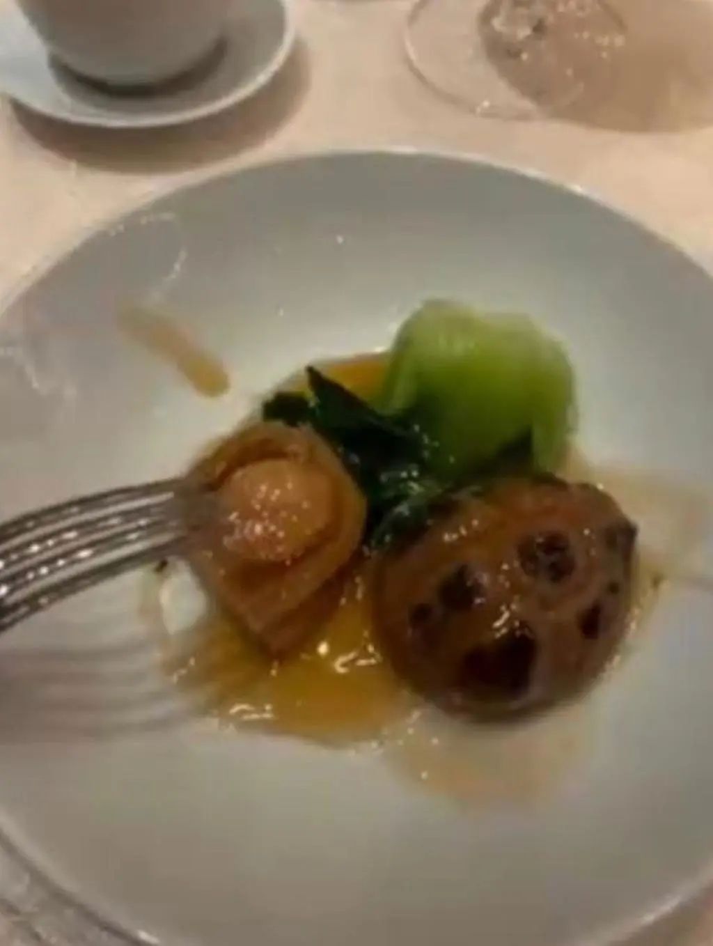 內(nèi)地網(wǎng)紅又玩新花樣:白撞香港人婚宴直播食霸王餐 內(nèi)地網(wǎng)紅又玩新花樣:白撞香港人婚宴直播食霸王餐