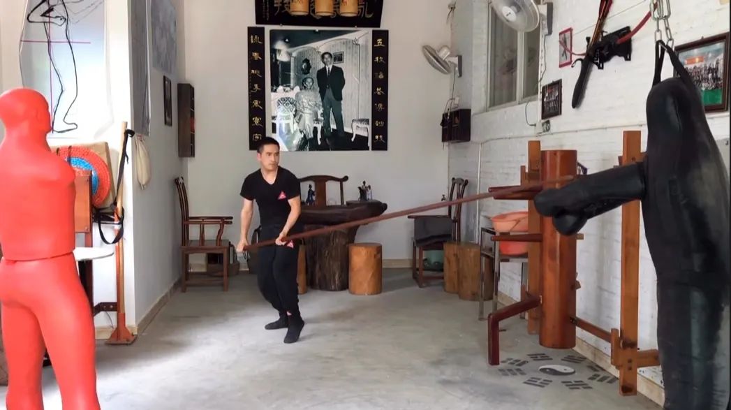 電影里傳統(tǒng)武術(shù)以一打十，擂臺(tái)上卻總輸給現(xiàn)代搏擊？