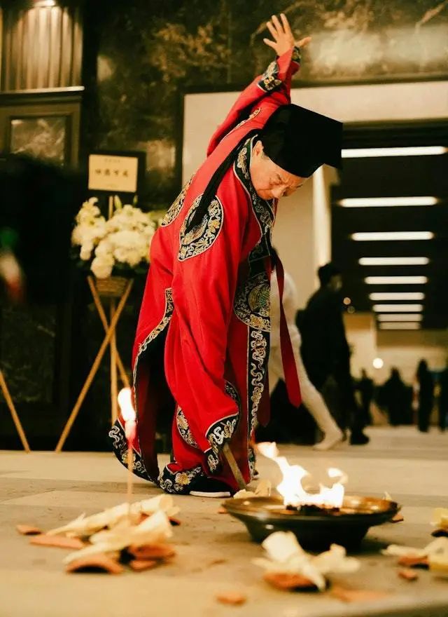 《破·地獄》破紀(jì)錄：傳統(tǒng)廣東葬儀是迷信or風(fēng)俗？