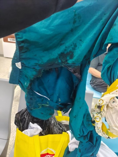 廣州地鐵突然加強(qiáng)安檢，打工仔女紛紛遲到扣錢