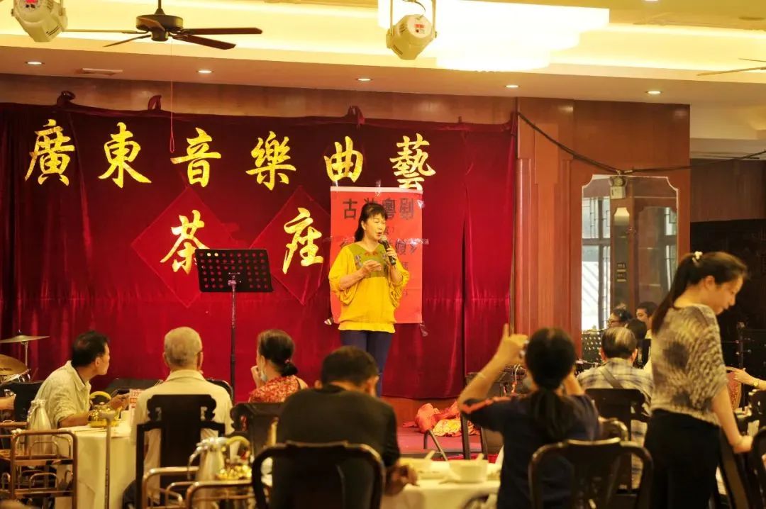 茶樓變身摔角擂臺，廣東人飲茶玩出新花樣??？