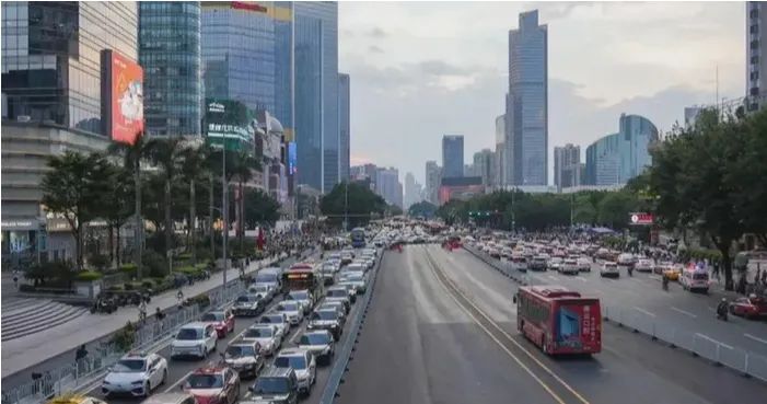 廣州BRT路線再斬，網(wǎng)友建議改為電雞專用“雞RT”