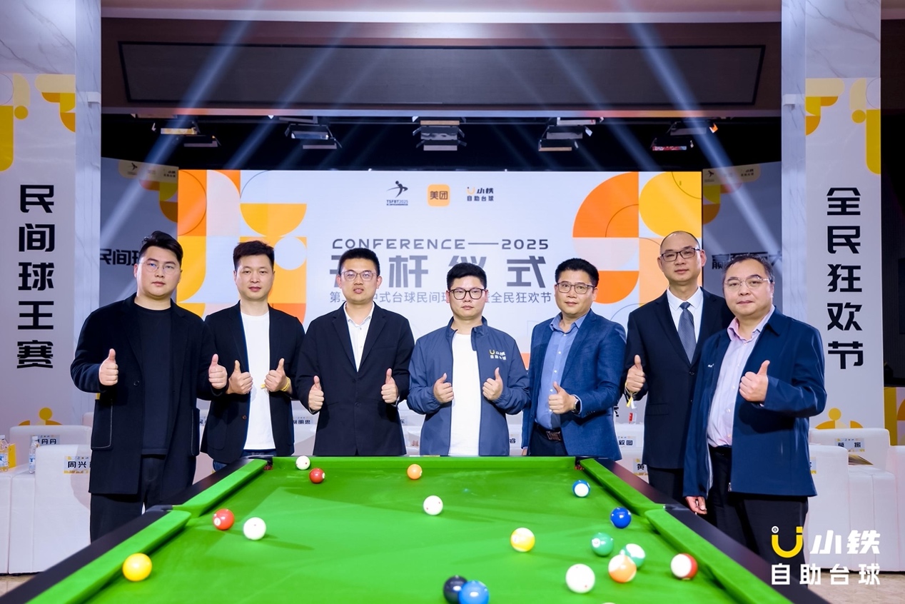 桌子上的臺(tái)球

AI 生成的內(nèi)容可能不正確。