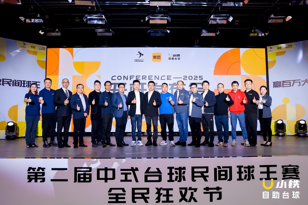 一群人站在屏幕前

AI 生成的內(nèi)容可能不正確。