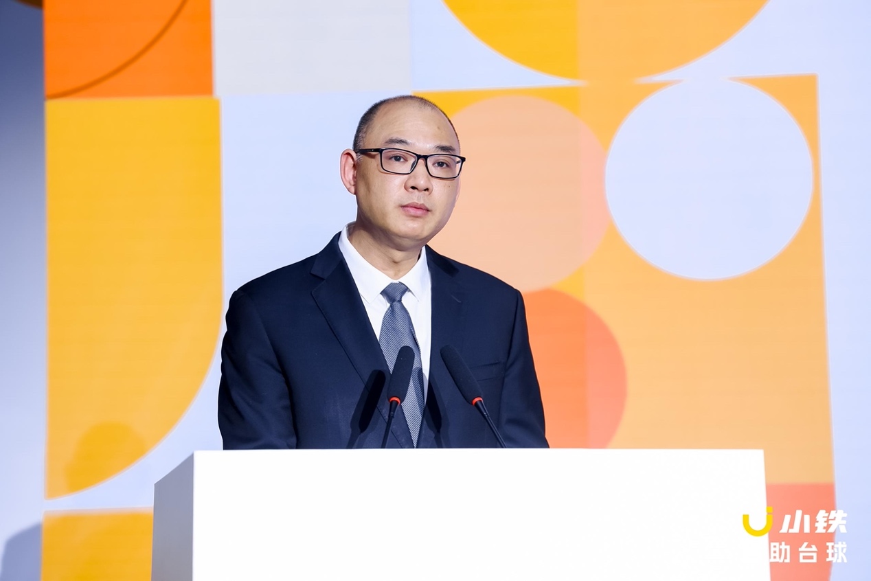 穿著西裝筆挺的男子與配字

AI 生成的內(nèi)容可能不正確。